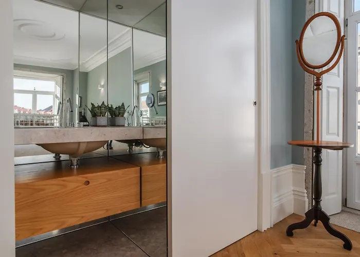 Victoria Luxury Apartment, Historic House Downtown Apartmán