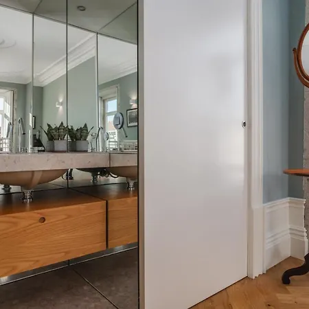 Victoria Luxury Apartment, Historic House Downtown דירה