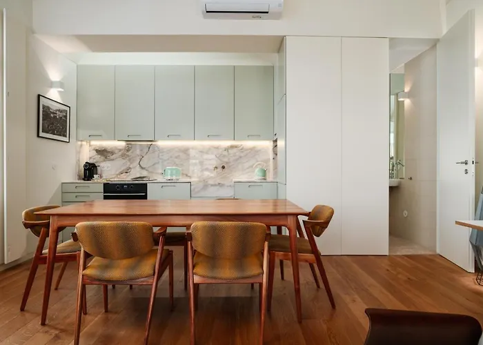 Victoria Luxury Apartment, Historic House Downtown