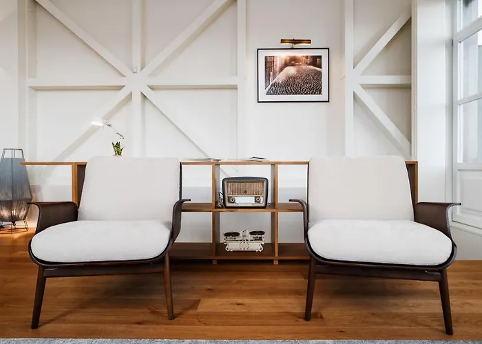 Lejlighed Victoria Luxury Apartment, Historic House Downtown *