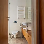 Victoria Luxury Apartment, Historic House Downtown