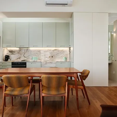 Victoria Luxury Apartment, Historic House Downtown