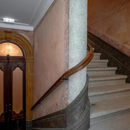 Victoria Luxury Apartment, Historic House Downtown *